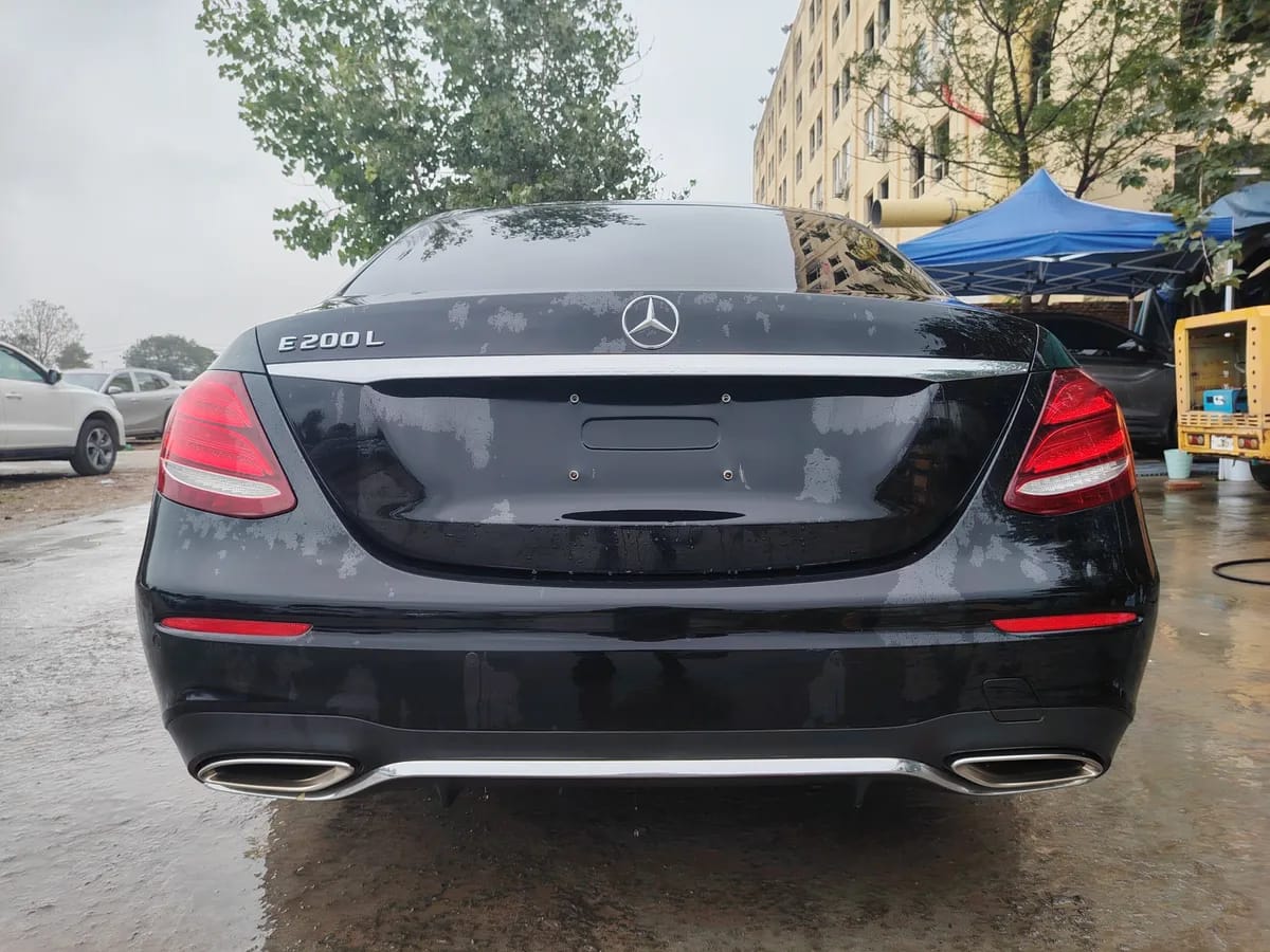 Mercedes-Benz E 2016 E 200 L 4