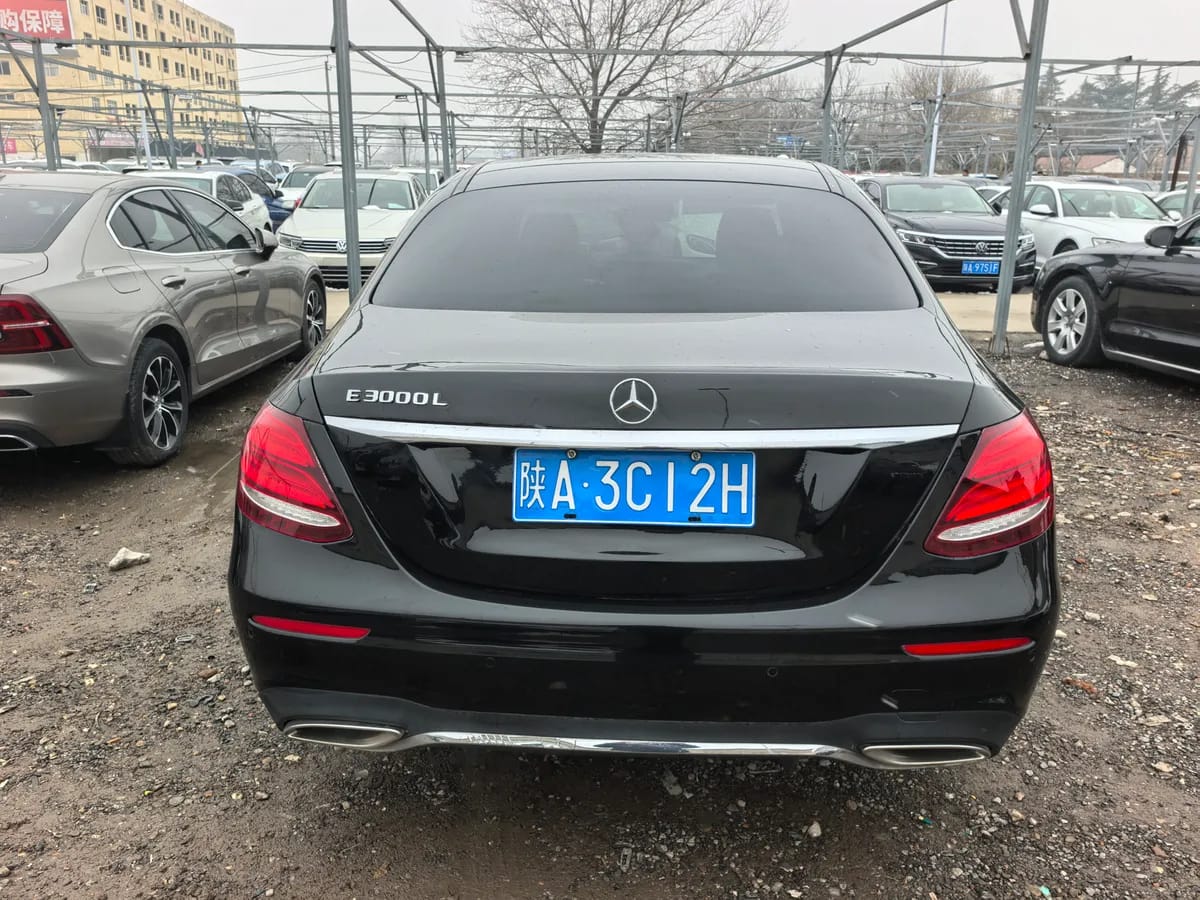 Mercedes-Benz E 2017 E 300 L 4
