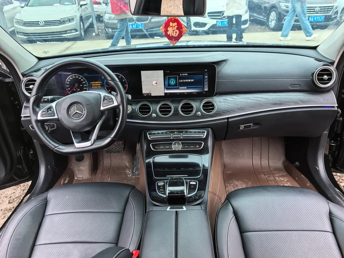 Mercedes-Benz E 2017 E 300 L 7