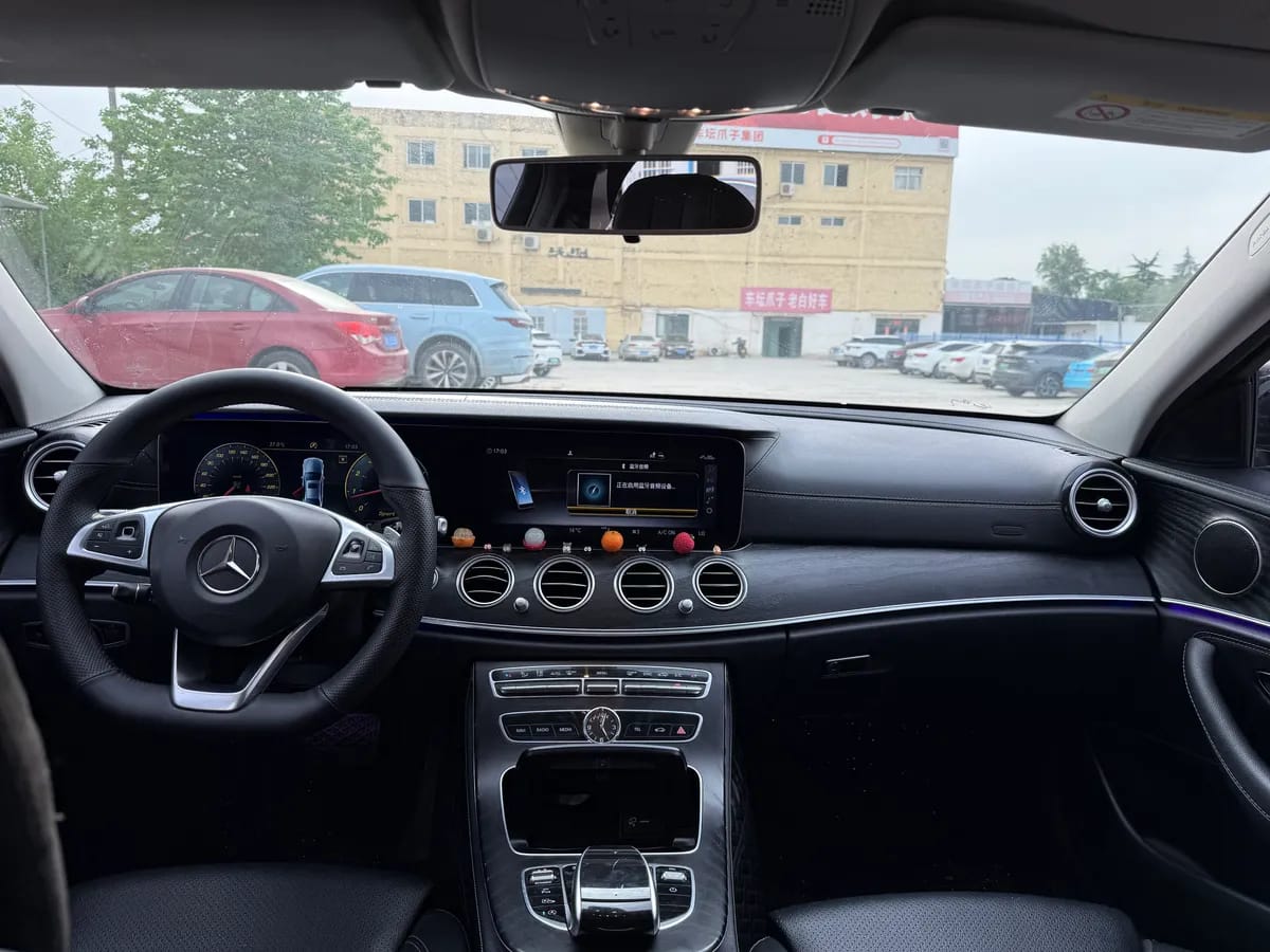 Mercedes-Benz E 2018 E 200 L 8