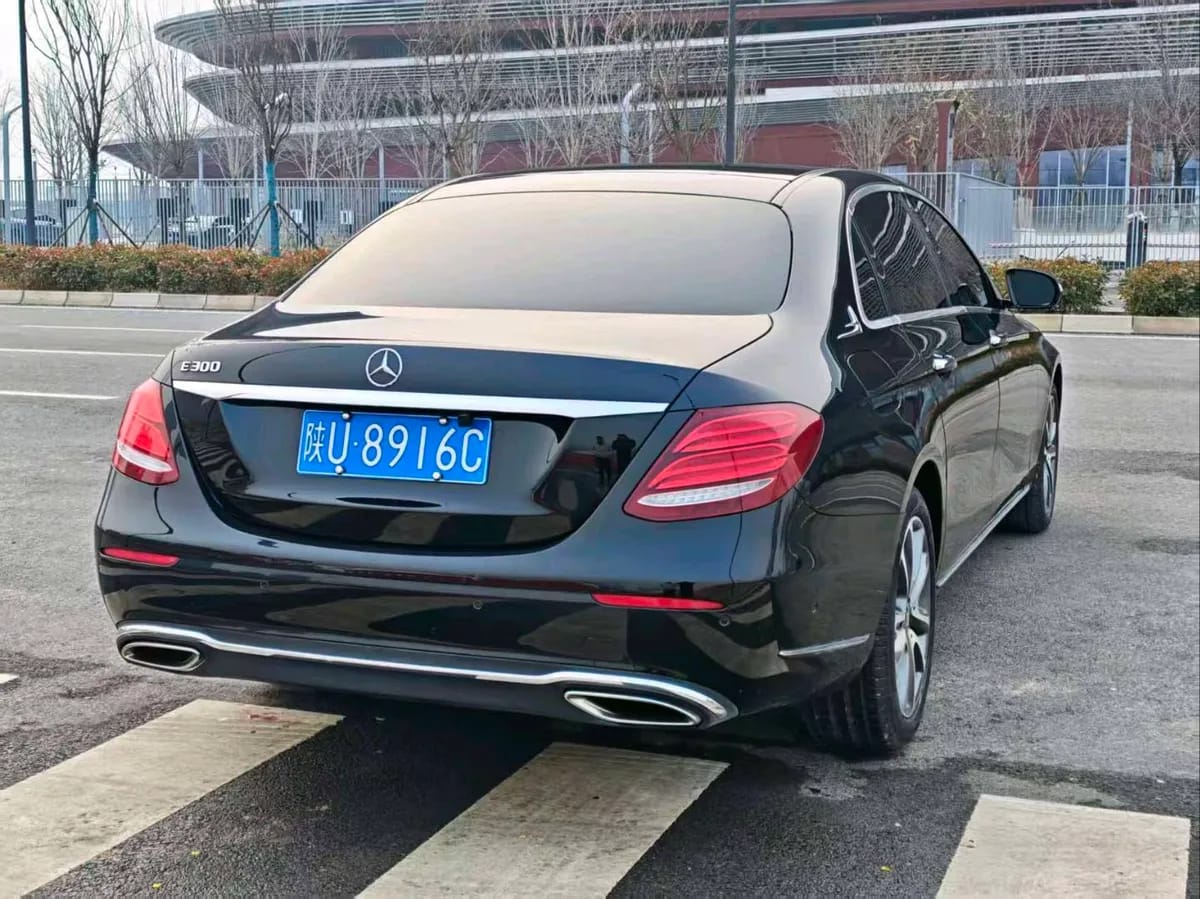 Mercedes-Benz E 2018 E 300 L 6