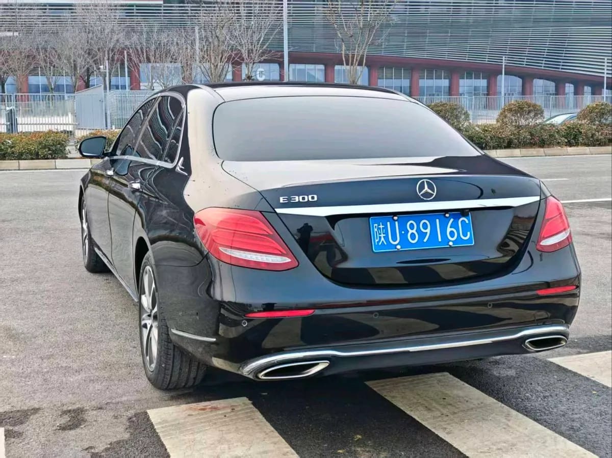 Mercedes-Benz E 2018 E 300 L 8