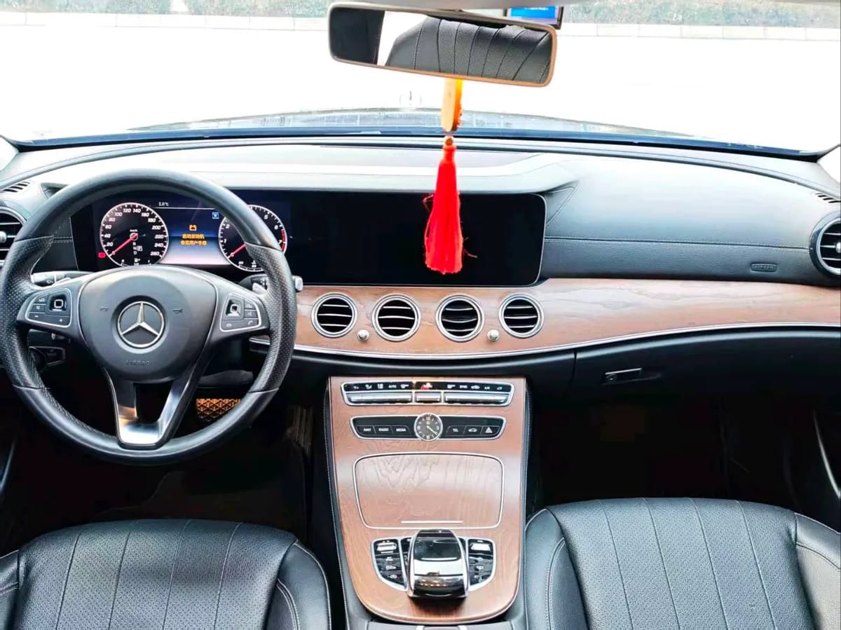 Mercedes-Benz E 2018 E 300 L 9