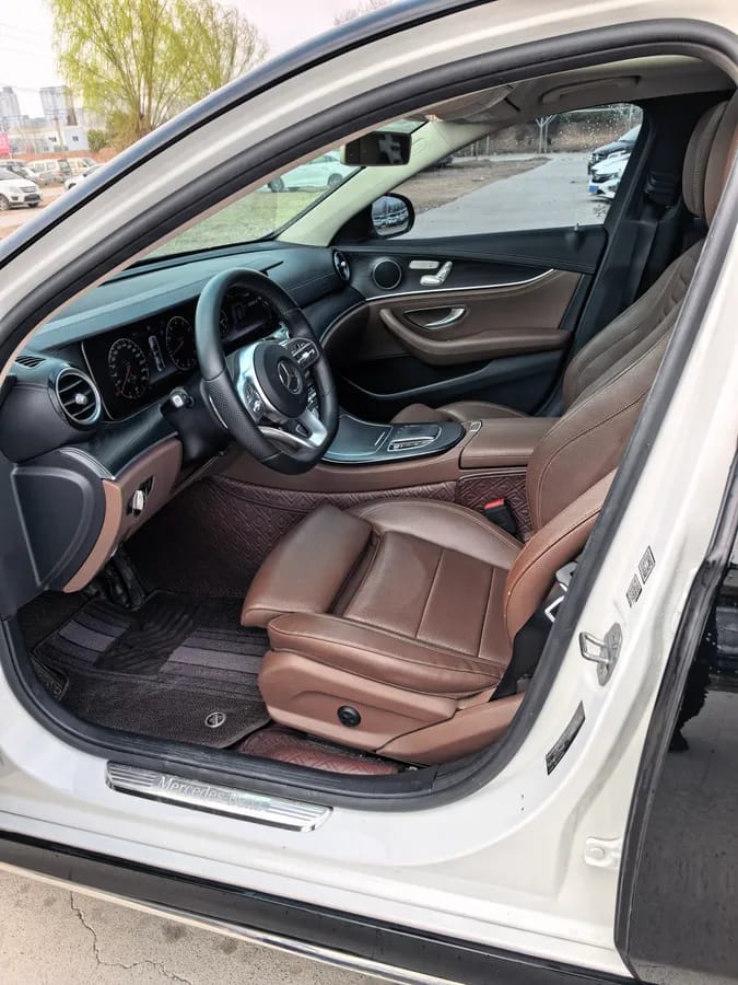 Mercedes-Benz E 2019 E 200 L 4MATIC 4