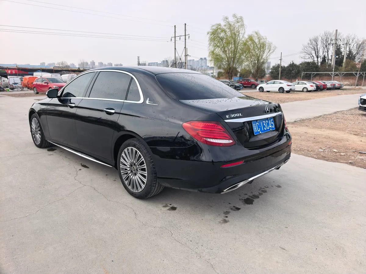 Mercedes-Benz E 2019 E 200 L 4MATIC 9