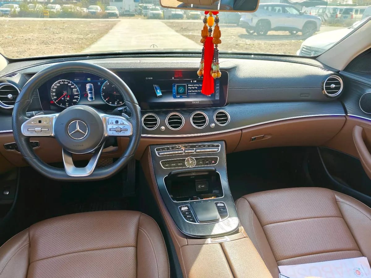 Mercedes-Benz E 2019 E 300 L 4
