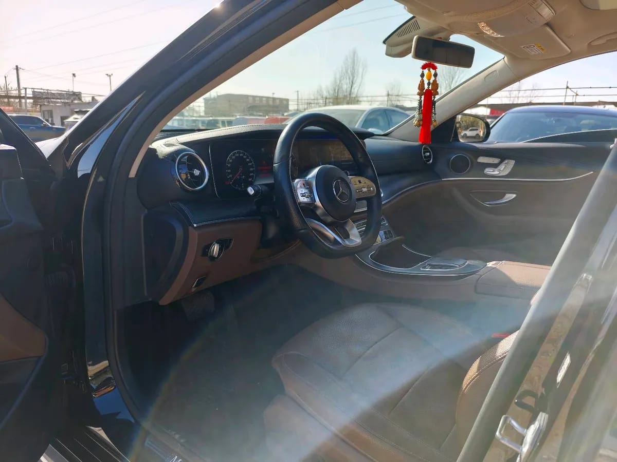 Mercedes-Benz E 2019 E 300 L 8