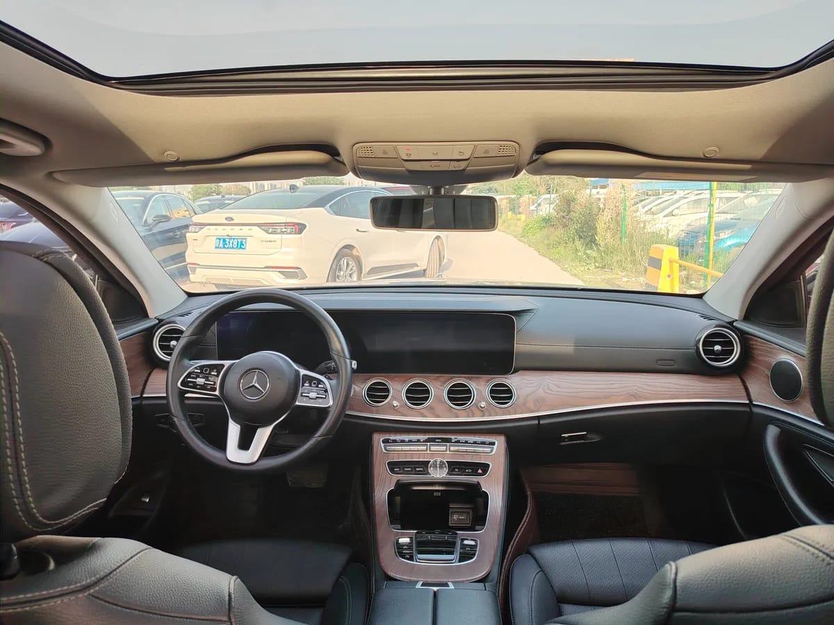 Mercedes-Benz E 2020 E 260 L 4MATIC 7