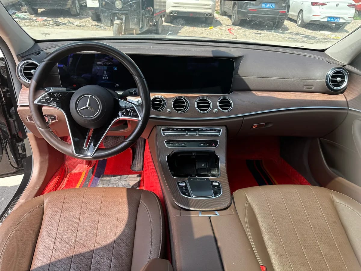 Mercedes-Benz E 2020 E 300 L 7