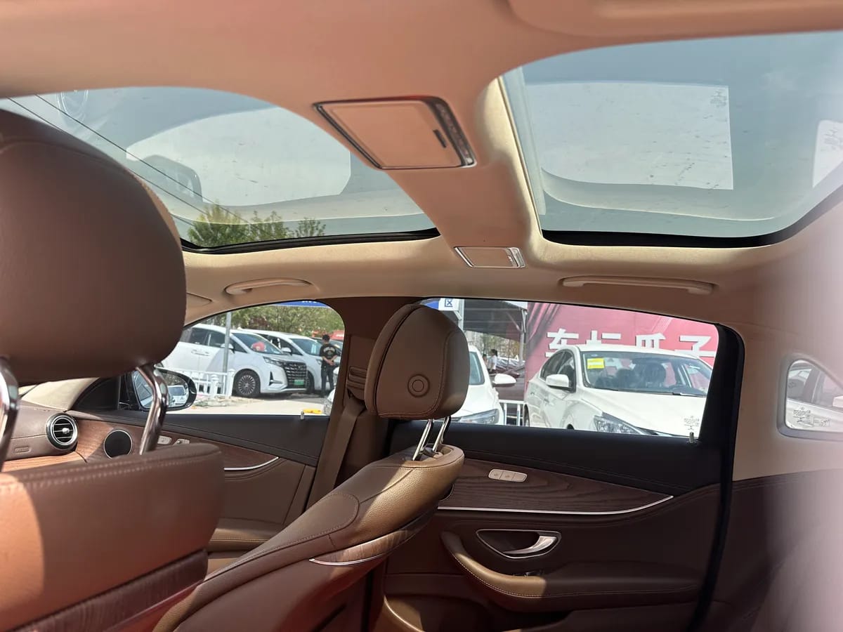 Mercedes-Benz E 2020 E 300 L 8