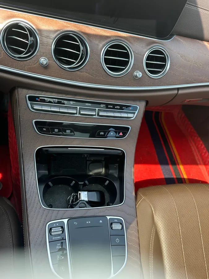 Mercedes-Benz E 2020 E 300 L 10