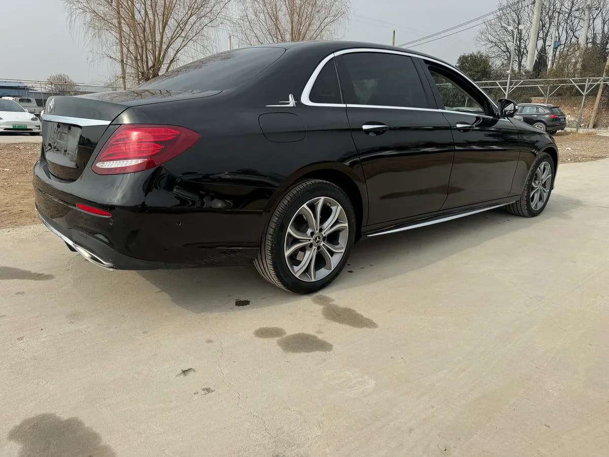 Mercedes-Benz E 2020 E 300 L 7