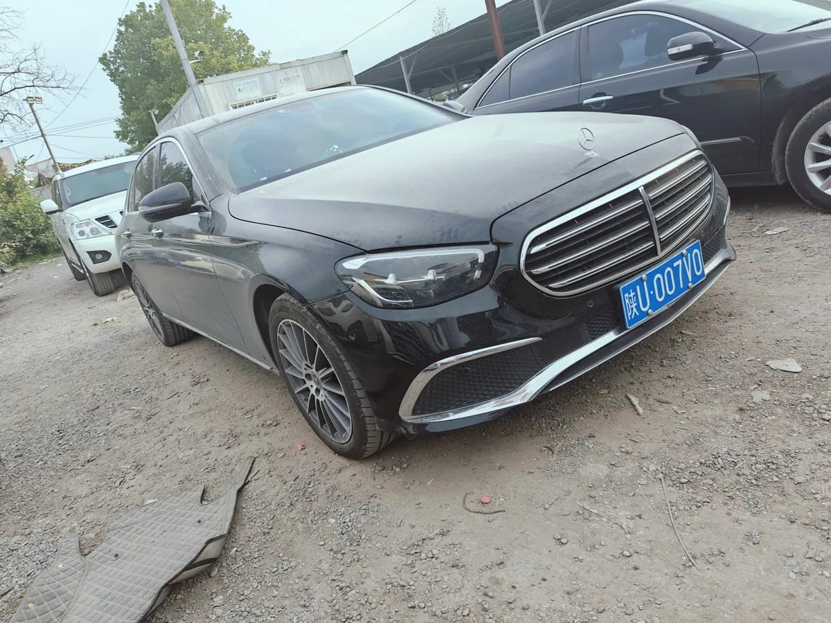 Mercedes-Benz E 2023 E 260 L 3