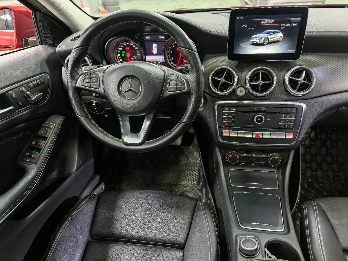 Mercedes-Benz GLA 2018 GLA 220 4MATIC 6