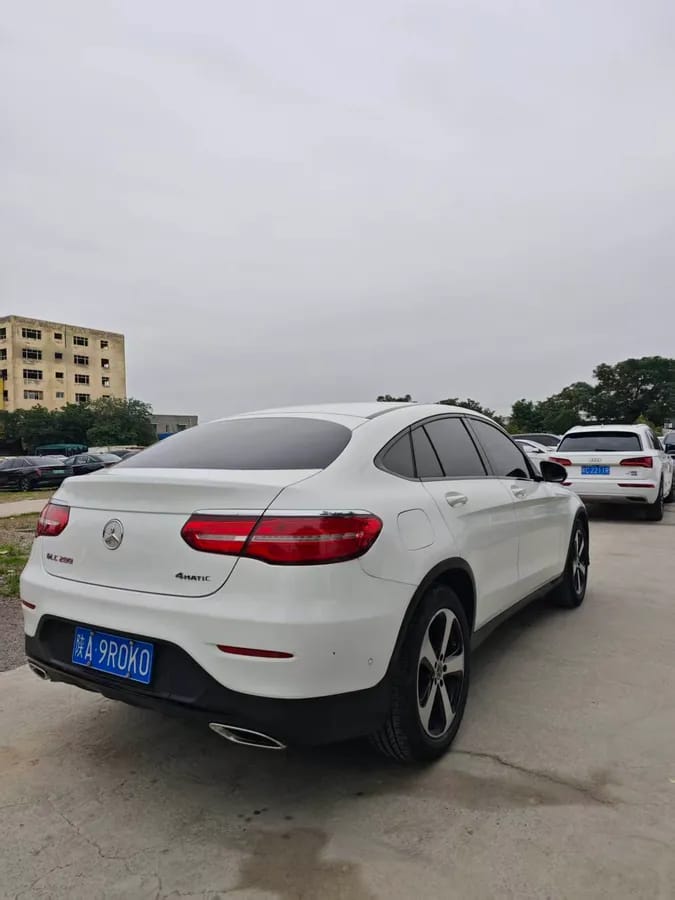 Mercedes-Benz GLC 2017 GLC 200 4MATIC SUV 5