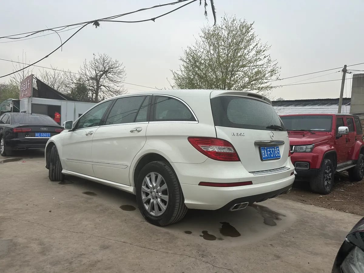 Mercedes-Benz R 2011 R 350 L 4MATIC 8