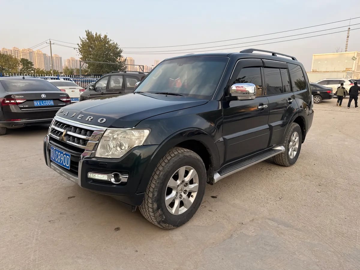 Mitsubishi ( ) 2015 3.0L V
