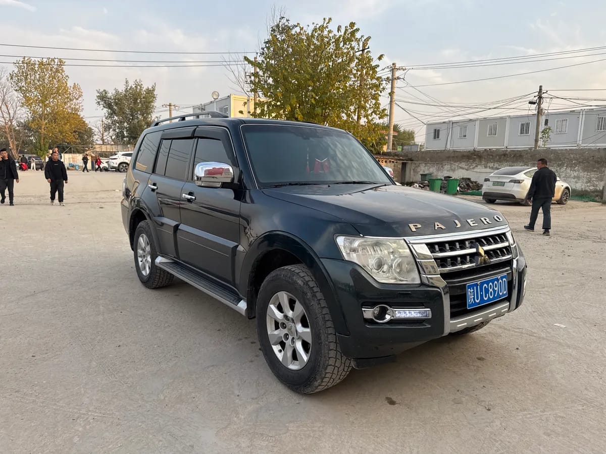 Mitsubishi ( ) 2015 3.0L V 3