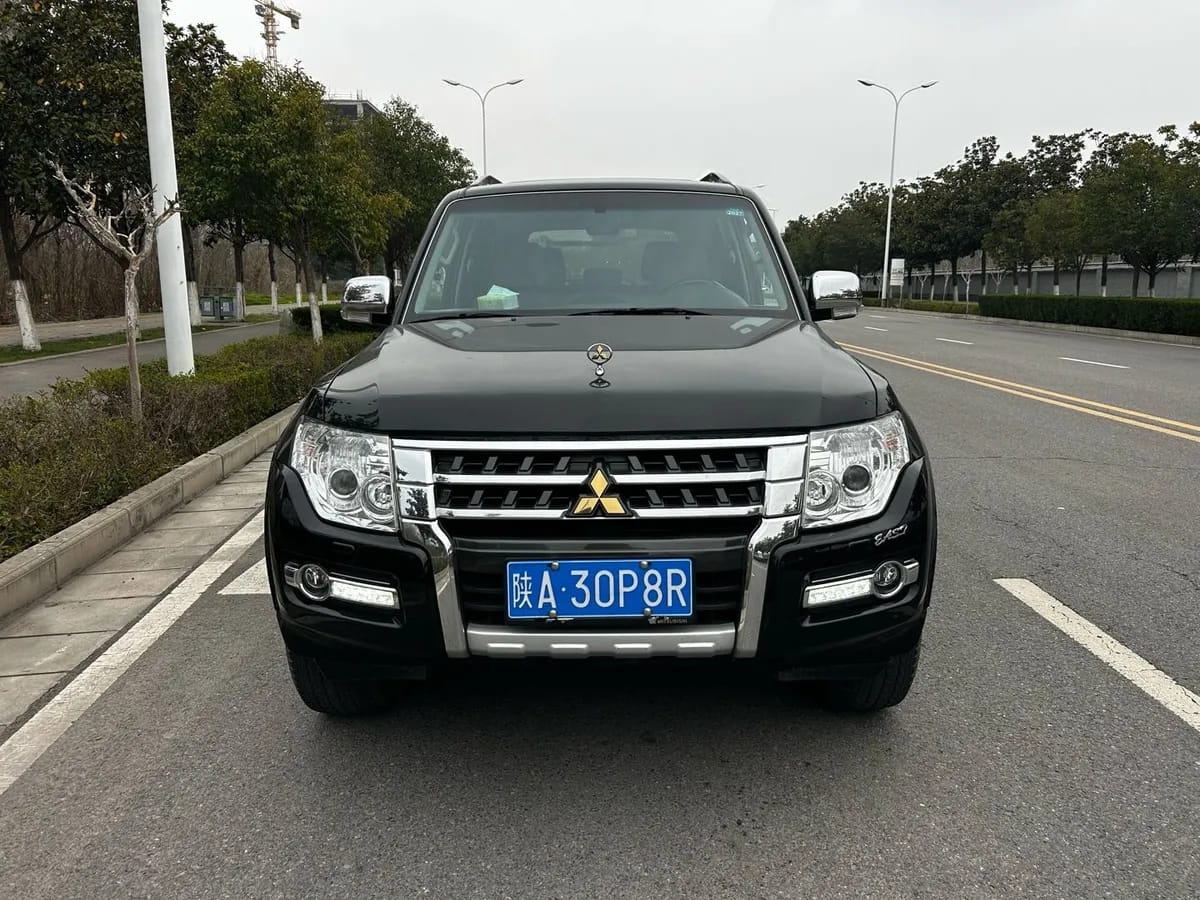 Mitsubishi ( ) 2017 V97 3.8L GLS