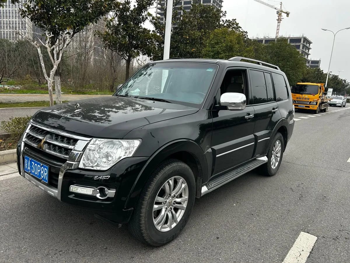 Mitsubishi ( ) 2017 V97 3.8L GLS 2