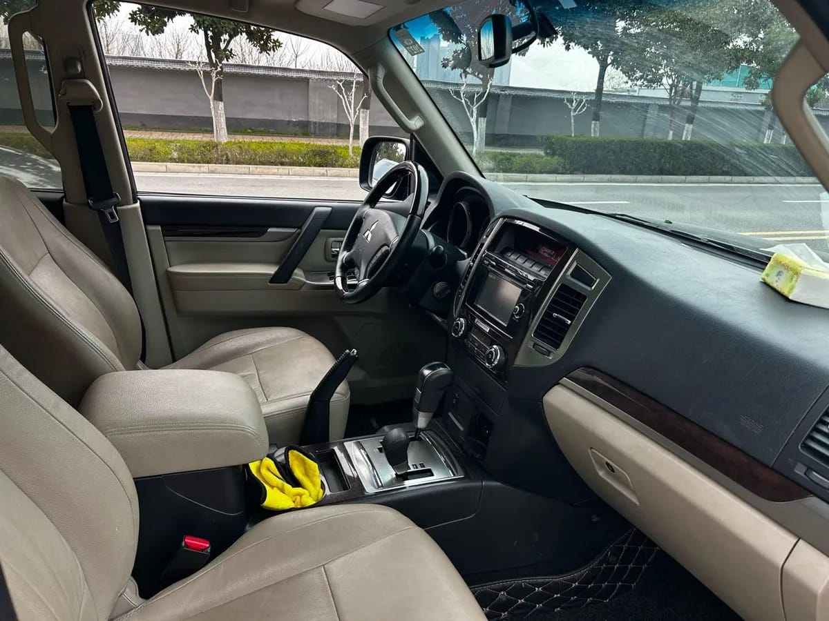 Mitsubishi ( ) 2017 V97 3.8L GLS 4