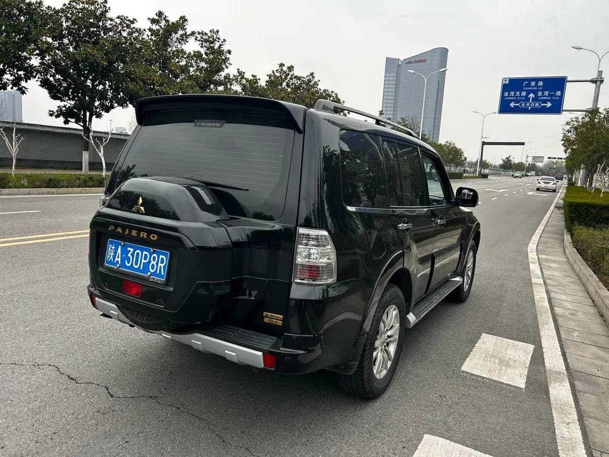 Mitsubishi ( ) 2017 V97 3.8L GLS 7