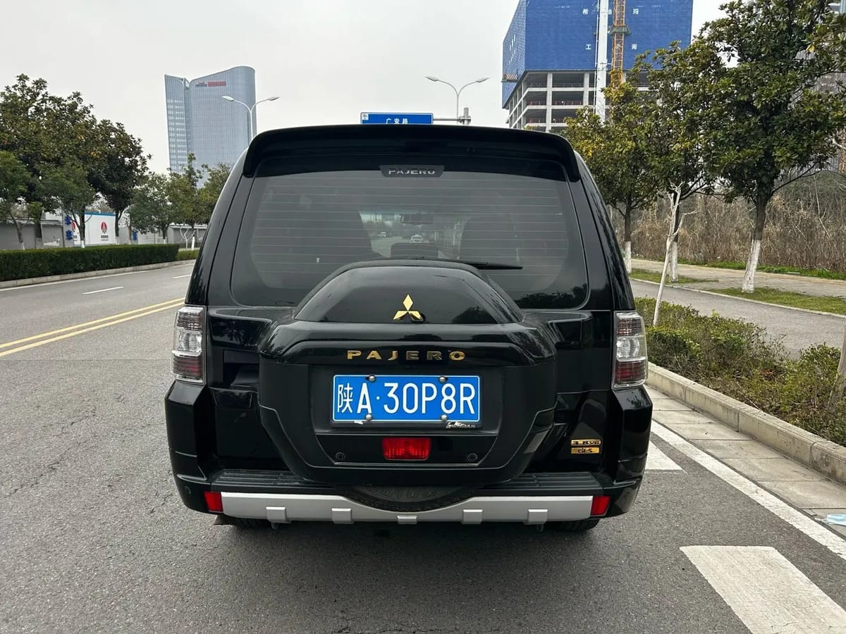 Mitsubishi ( ) 2017 V97 3.8L GLS 8