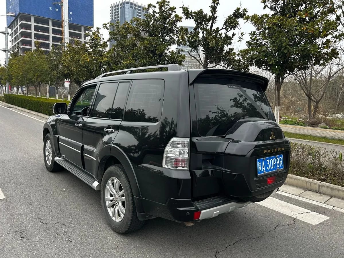 Mitsubishi ( ) 2017 V97 3.8L GLS 9