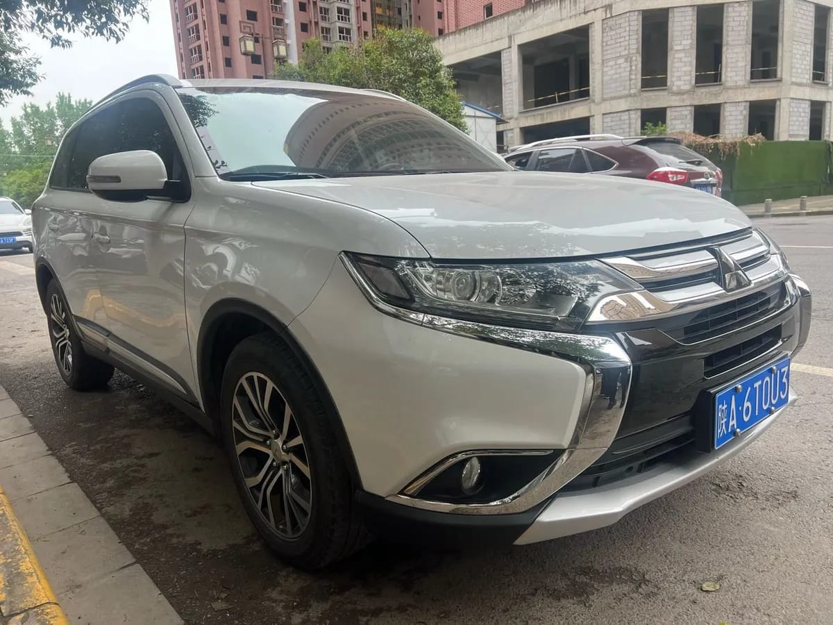 Mitsubishi 2018 2.0L 5 3