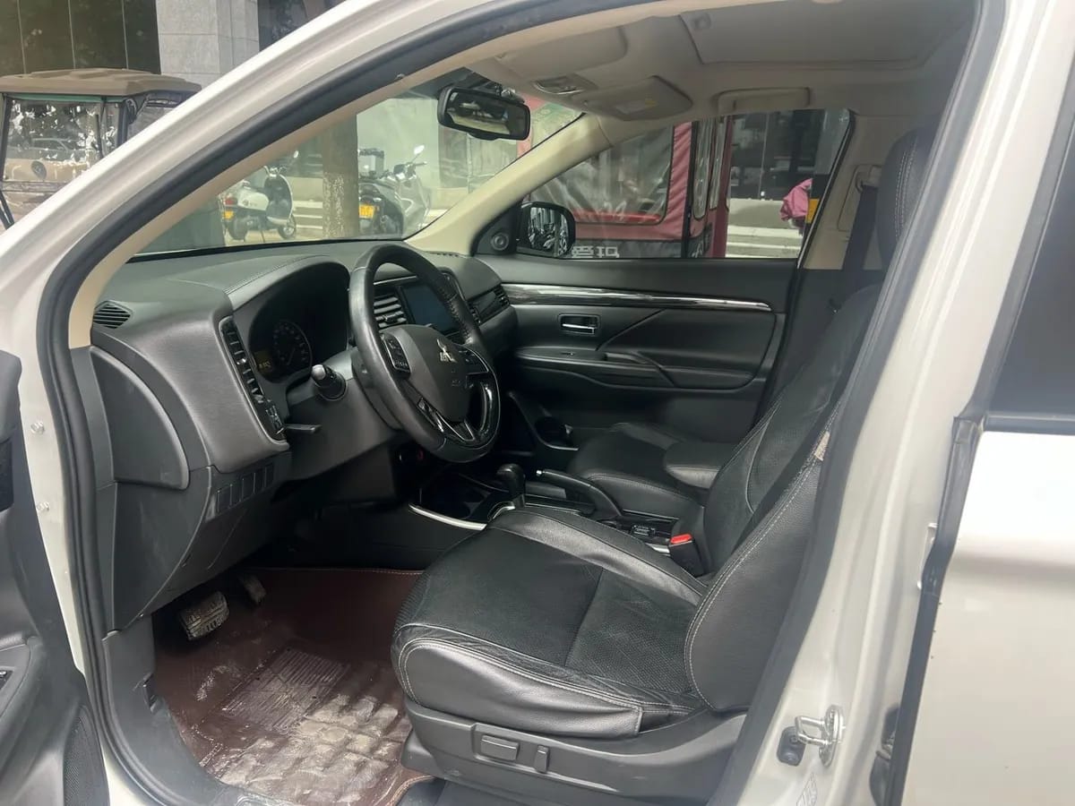 Mitsubishi 2018 2.0L 5 7