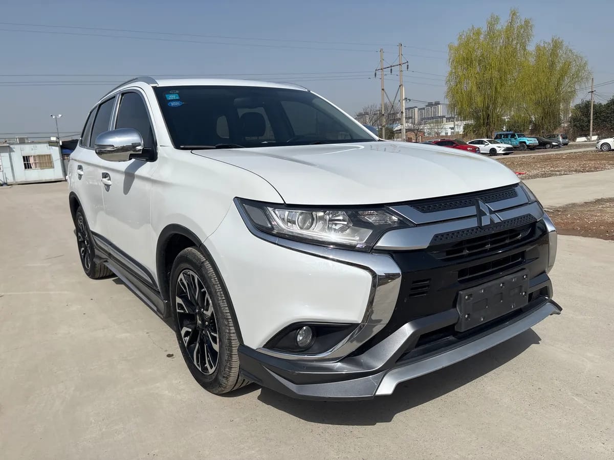 Mitsubishi 2019 2.0L 5 VI 3