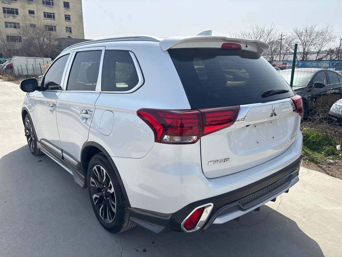 Mitsubishi 2019 2.0L 5 VI 4