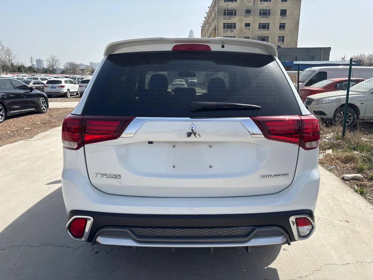 Mitsubishi 2019 2.0L 5 VI 5