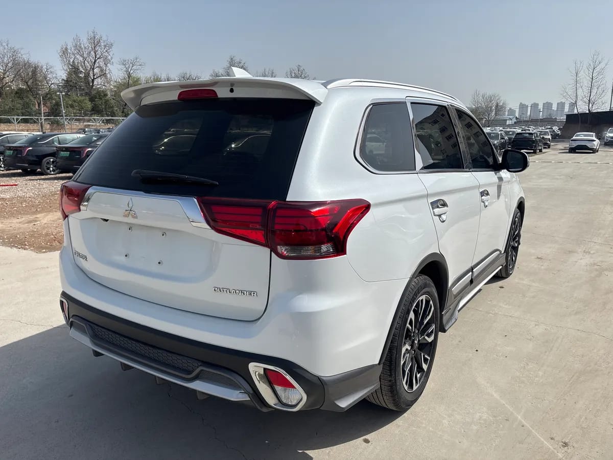 Mitsubishi 2019 2.0L 5 VI 6