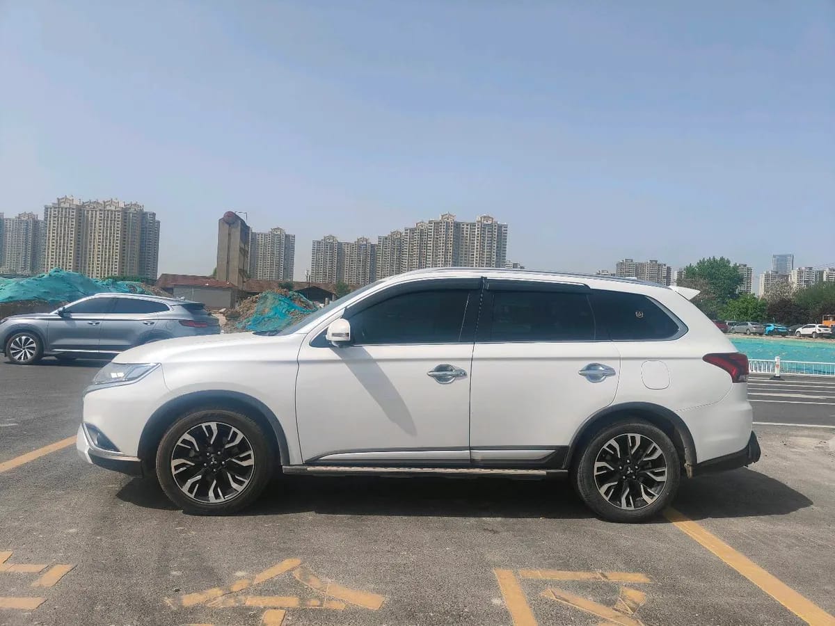 Mitsubishi 2019 2.4L 5 VI 3