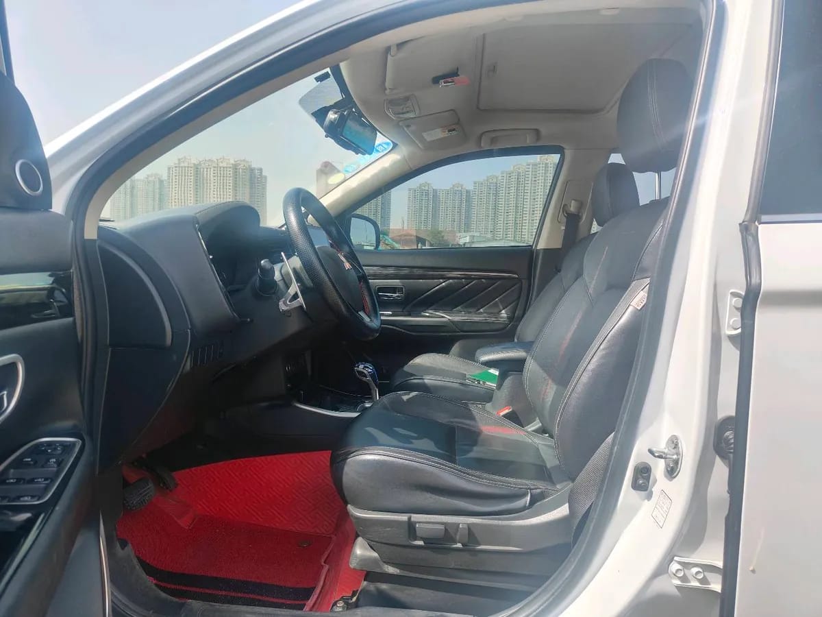 Mitsubishi 2019 2.4L 5 VI 5