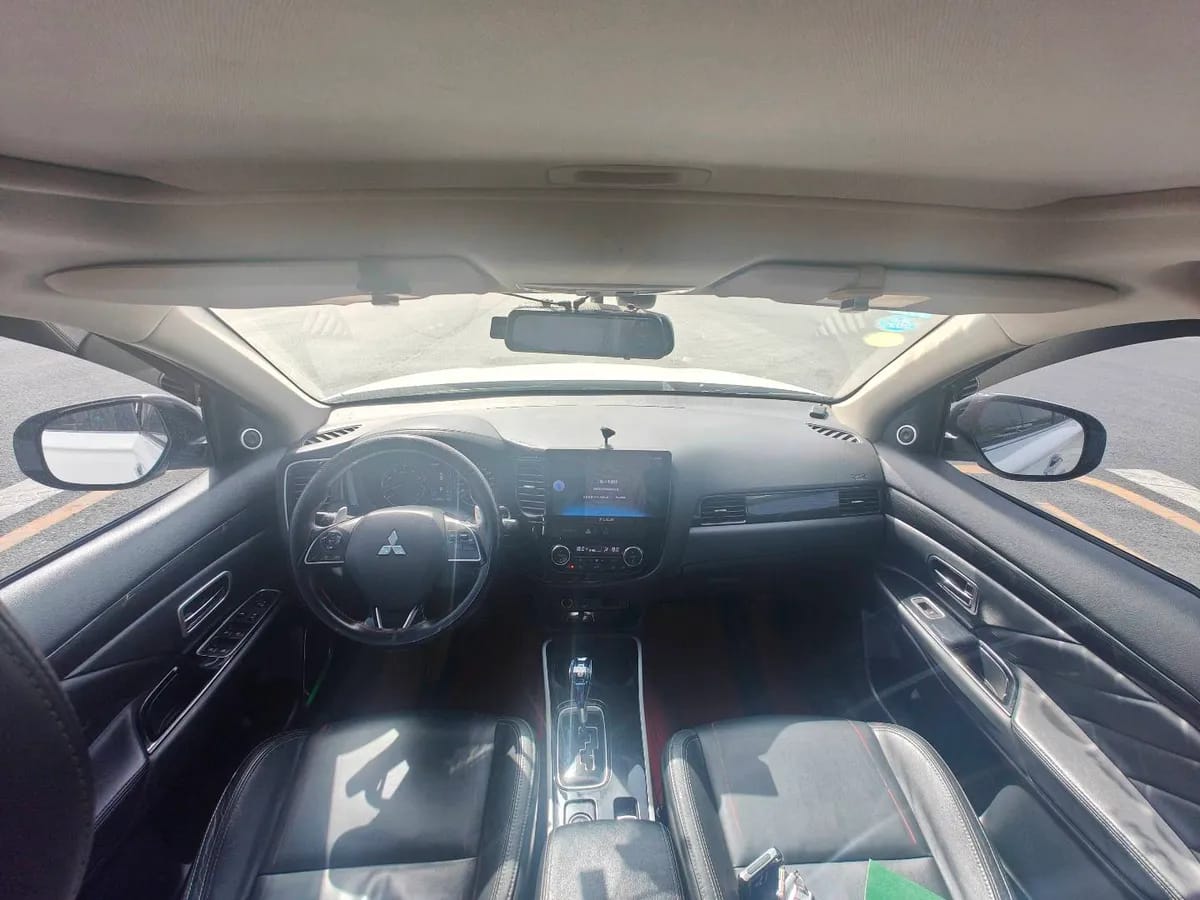 Mitsubishi 2019 2.4L 5 VI 7