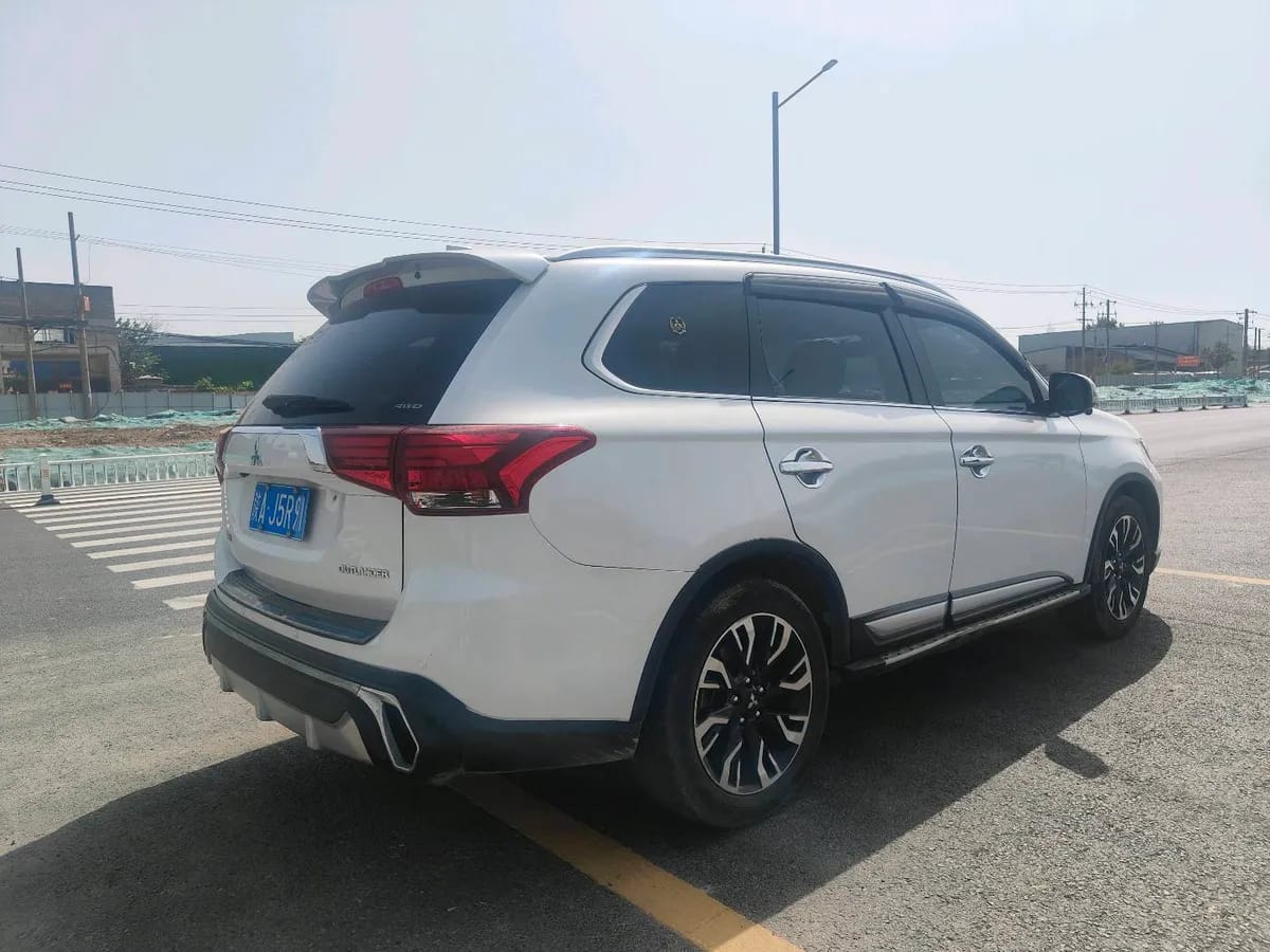 Mitsubishi 2019 2.4L 5 VI 10