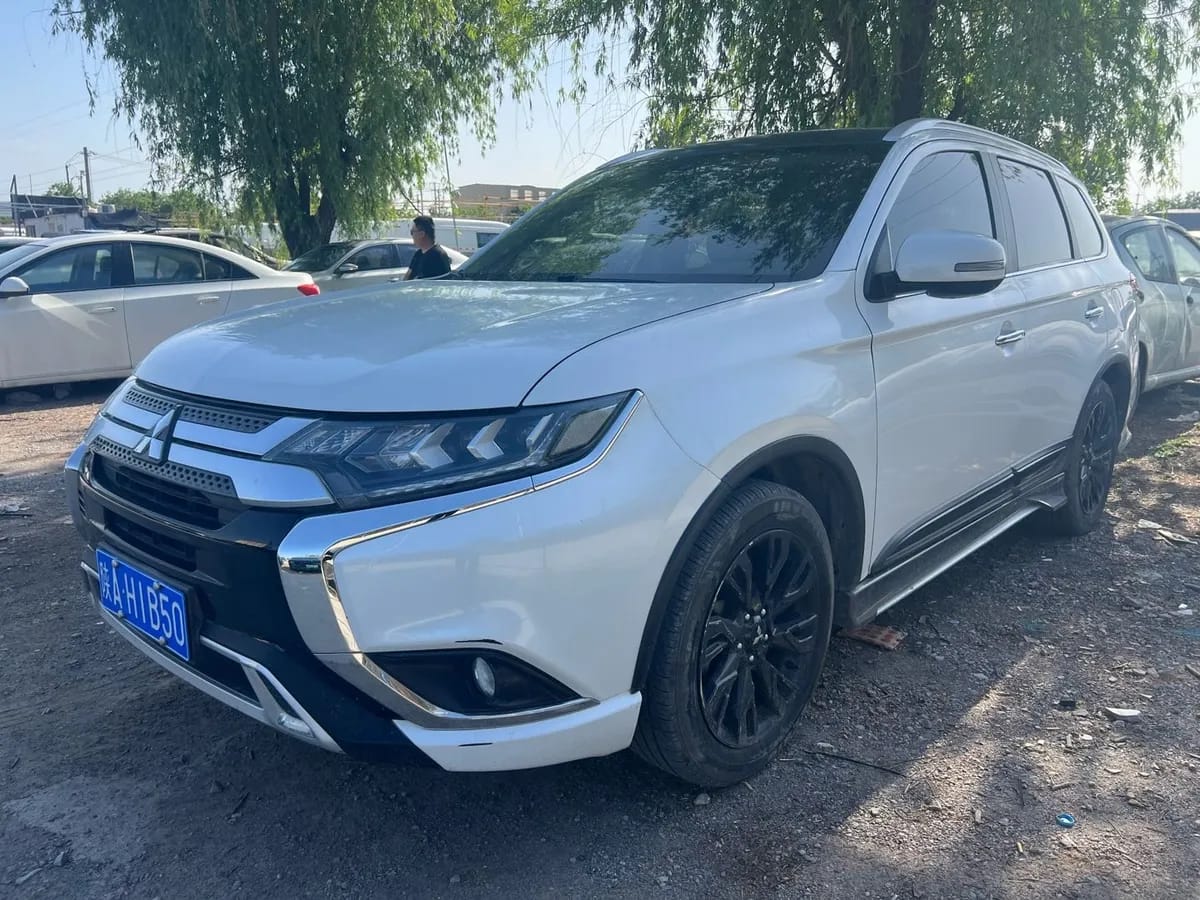 Mitsubishi 2020 2.4L 7