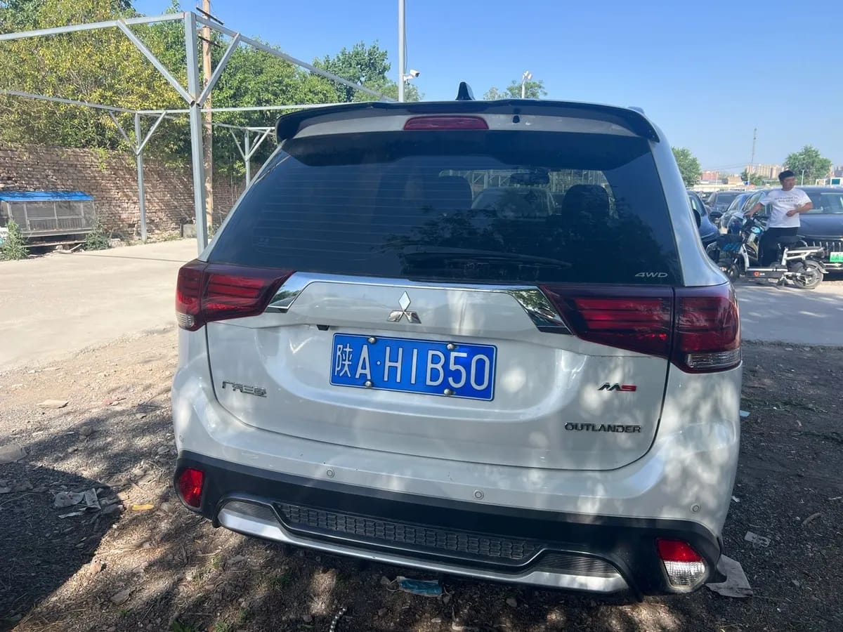 Mitsubishi 2020 2.4L 7 3