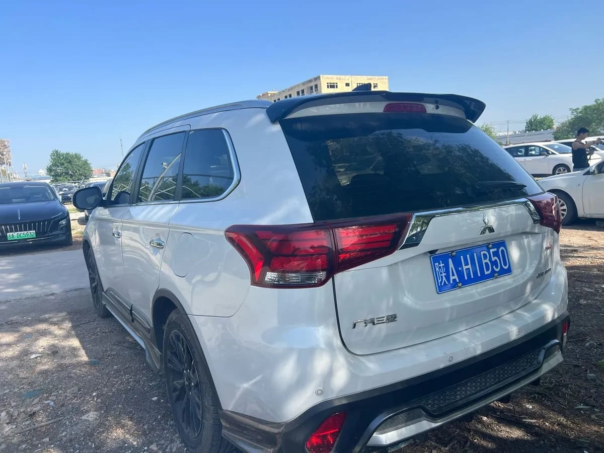 Mitsubishi 2020 2.4L 7 4