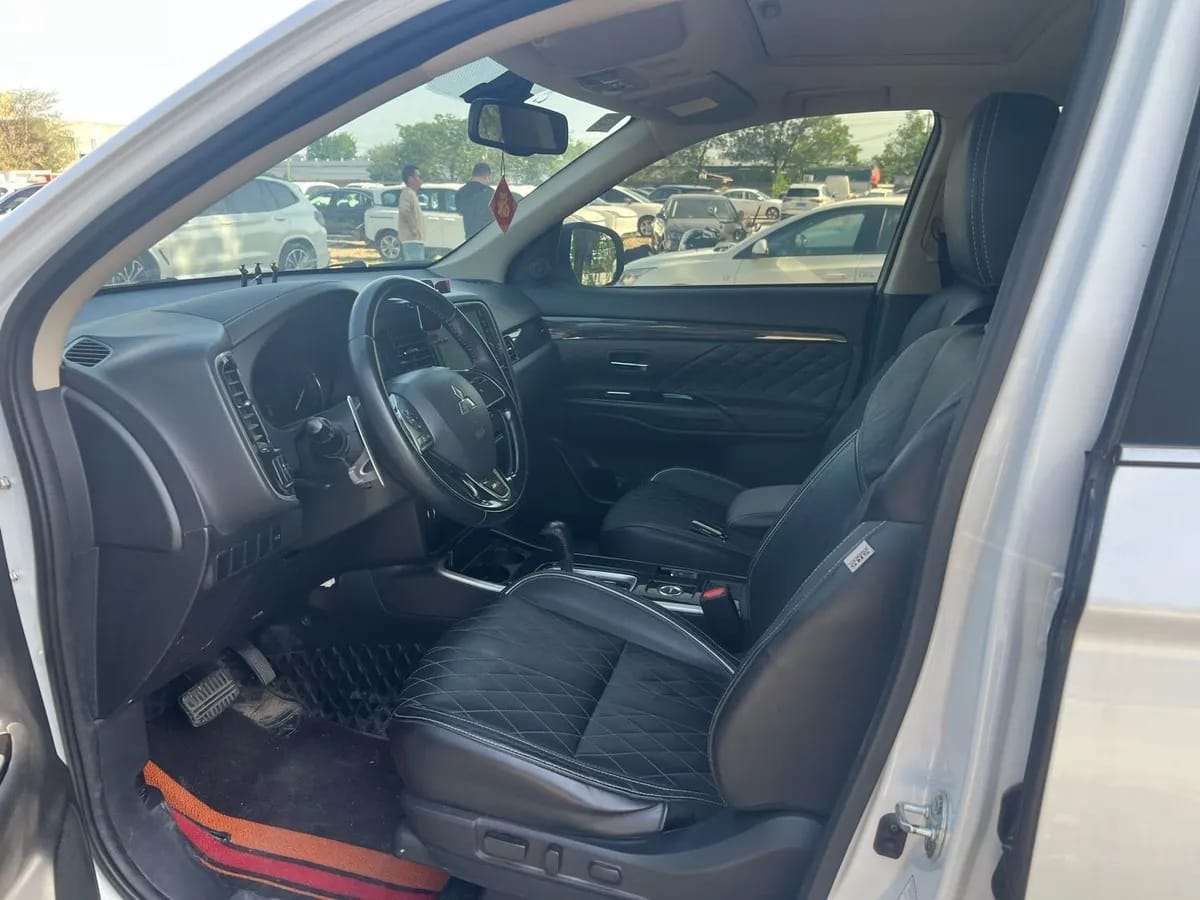 Mitsubishi 2020 2.4L 7 5