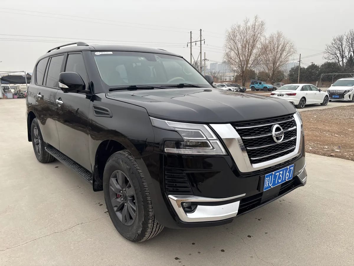 Nissan ( ) 2012 5.6L V8 3