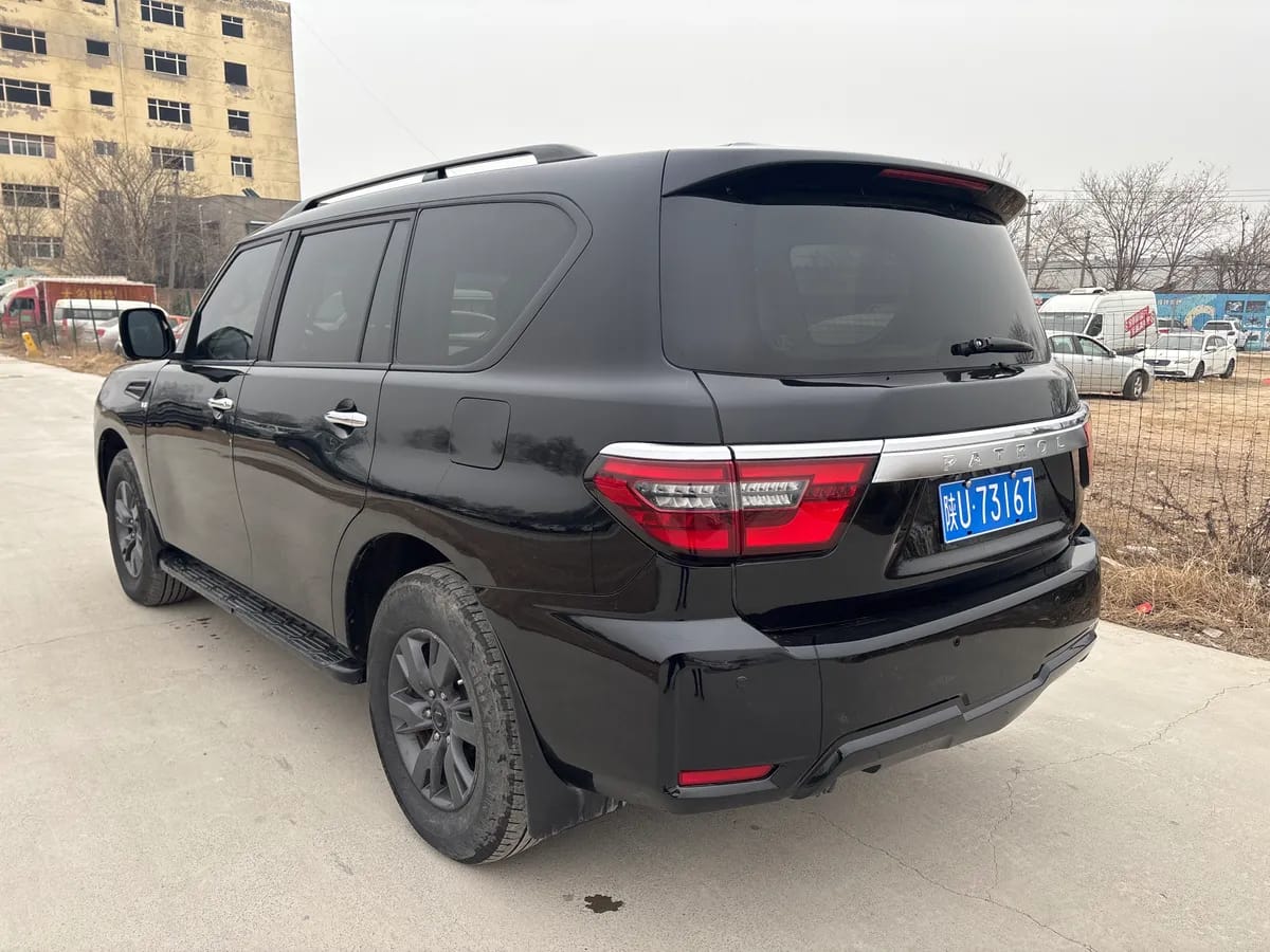 Nissan ( ) 2012 5.6L V8 4