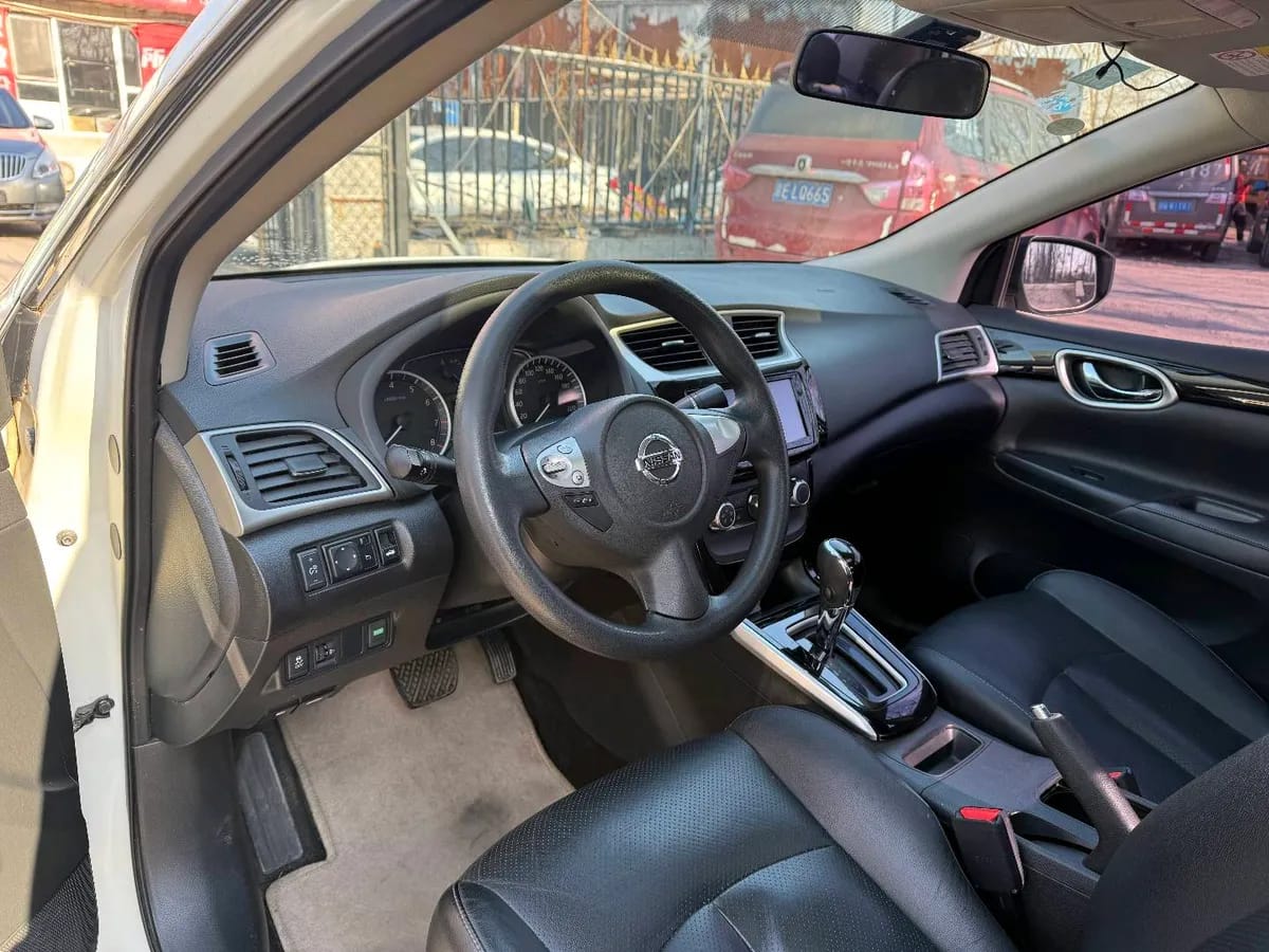 Nissan 2016 1.6XV CVT 4