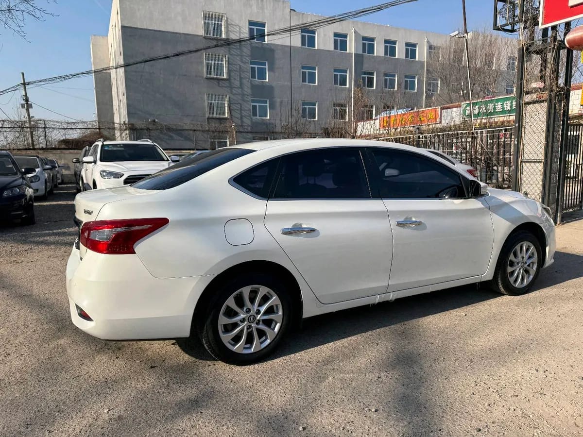 Nissan 2016 1.6XV CVT 6