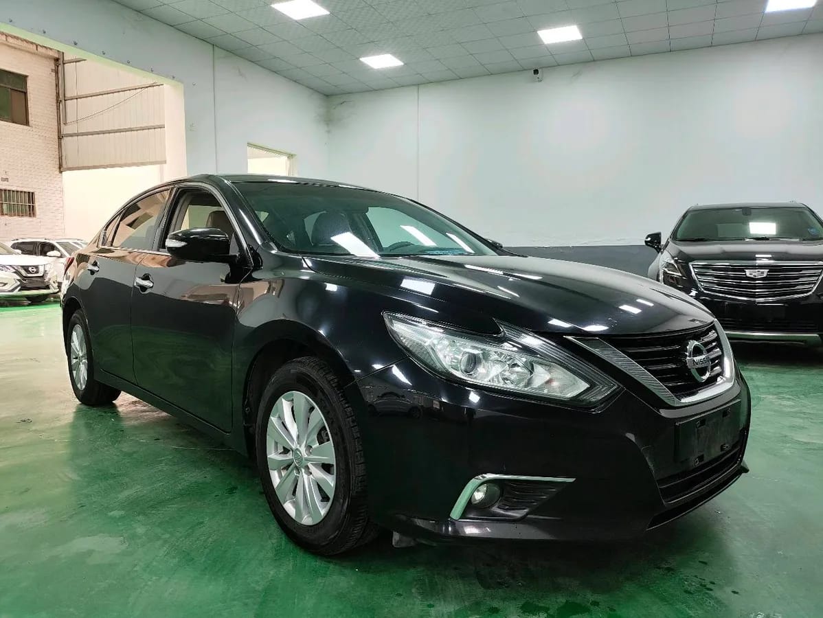 Nissan 2016 2.0L XE 3