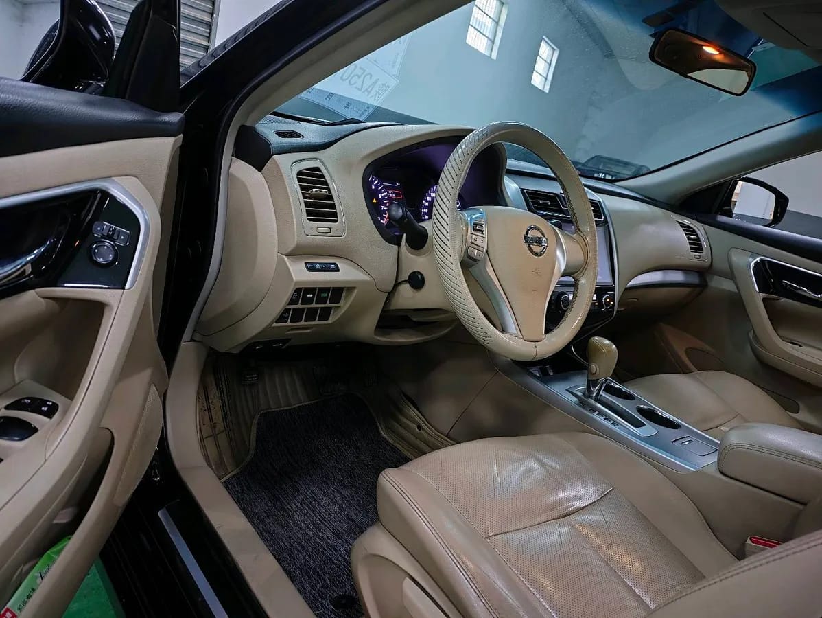 Nissan 2016 2.0L XE 4