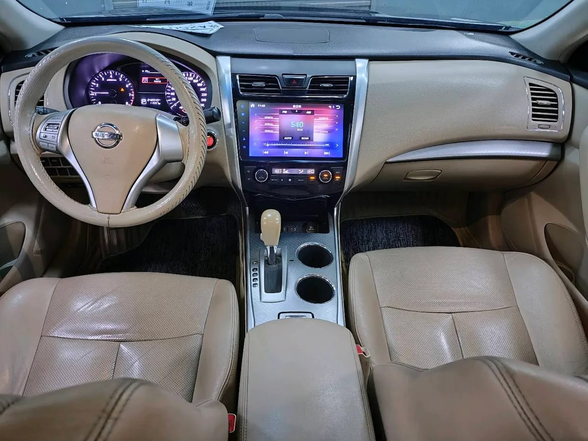 Nissan 2016 2.0L XE 5