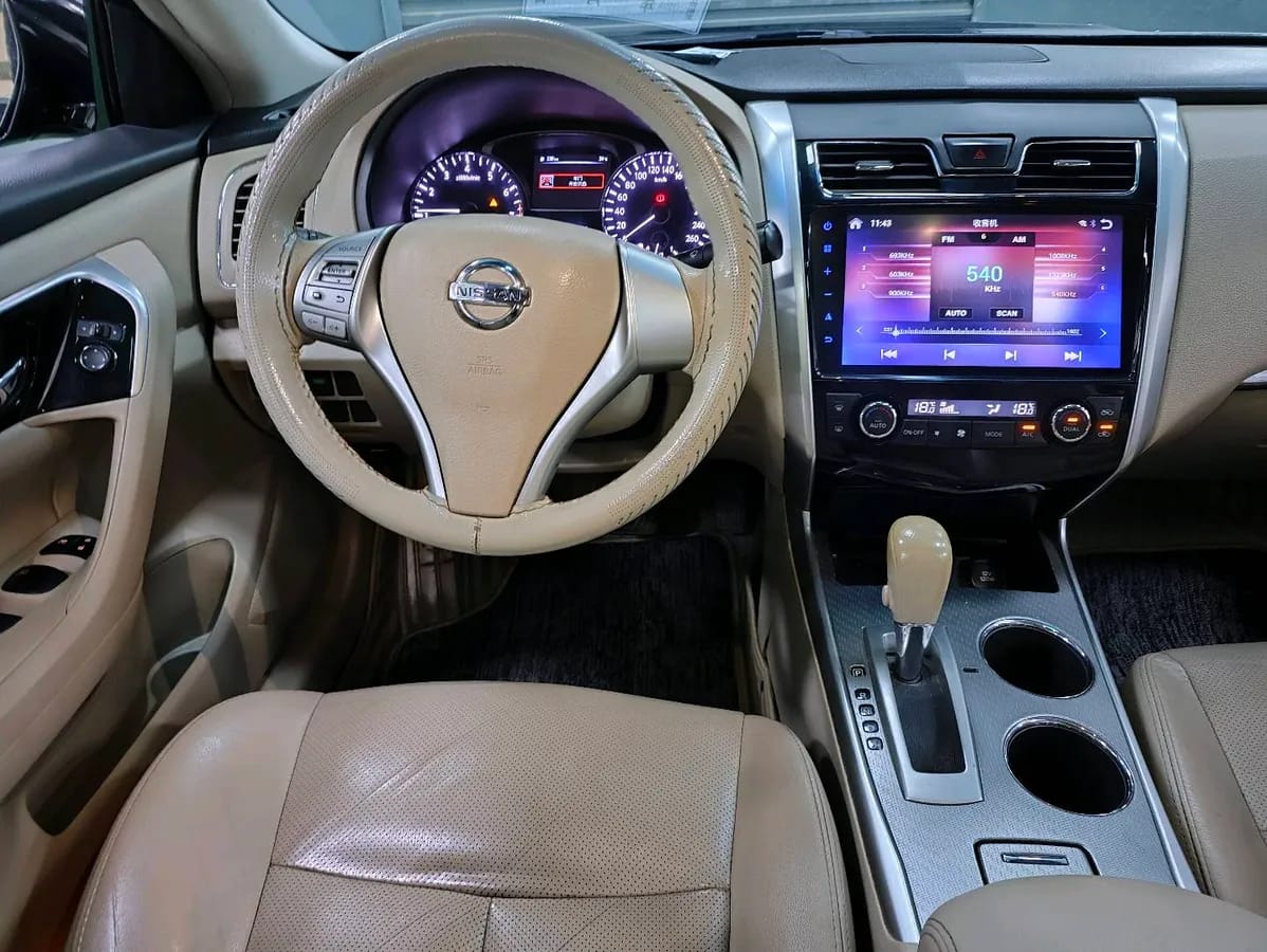 Nissan 2016 2.0L XE 6